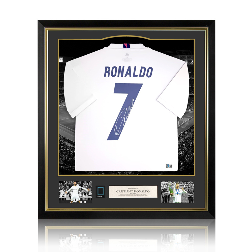 omhelzing Vervelend Ordelijk Cristiano Ronaldo gesigneerd Real Madrid shirt - ingelijst - De Hand Van  Maradona