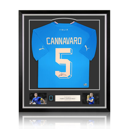 Fabio Cannavaro gesigneerd Italië shirt - ingelijst