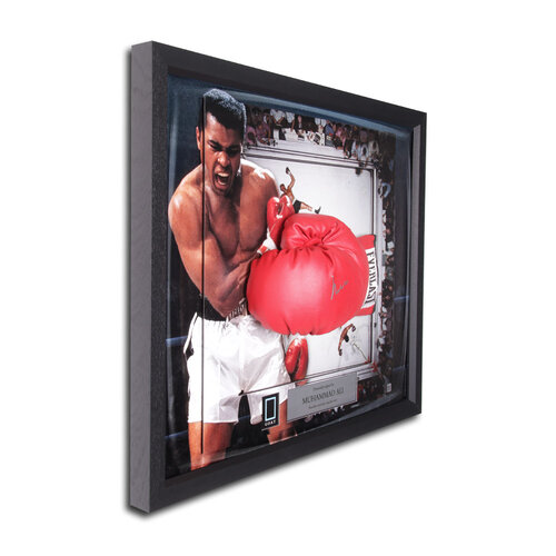 Muhammad Ali gesigneerd Everlast bokshandschoen - ingelijst Muhammad Ali gesigneerd Everlast bokshandschoen - ingelijst