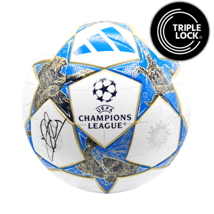 Iker Casillas gesigneerde voetbal