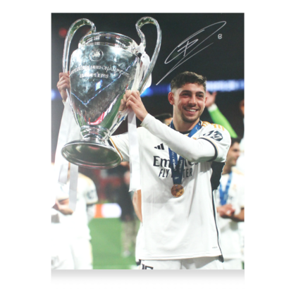 Federico Valverde gesigneerde Real Madrid CF foto