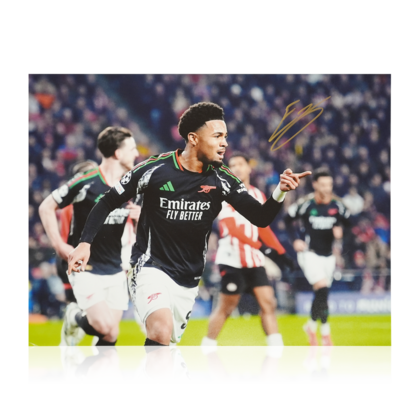 Ethan Nwaneri  gesigneerde Arsenal foto