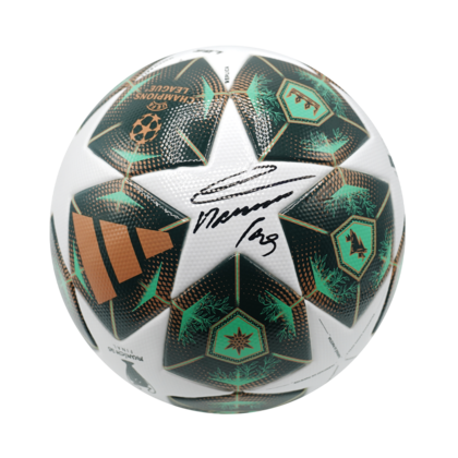 Lautaro Martinez gesigneerde voetbal