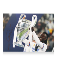 Icons Eduardo Camavinga gesigneerde Real Madrid CF foto