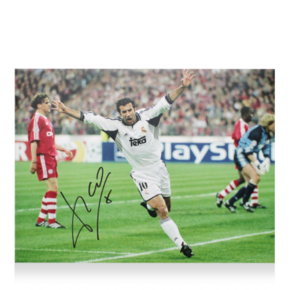 Luis Figo gesigneerde Real Madrid foto