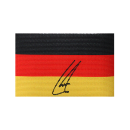 Philip Lahm gesigneerde Duitsland aanvoerdersband