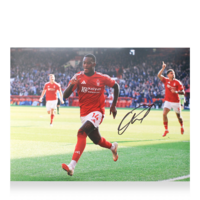 Icons Callum Hudson-Odoi gesigneerde Nottingham Forest foto