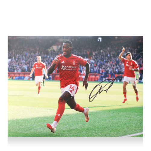 Icons Callum Hudson-Odoi gesigneerde Nottingham Forest foto