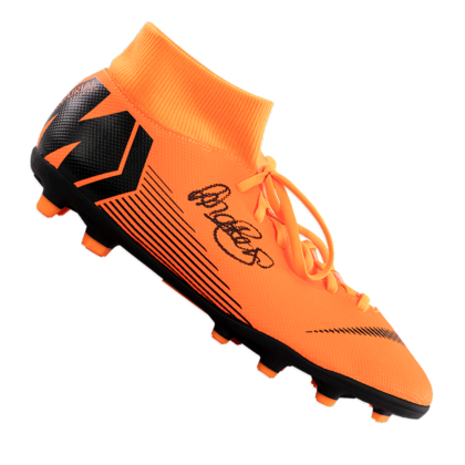 Lieke Martens gesigneerde Nederland voetbalschoen