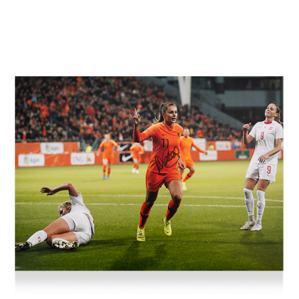 Lieke Martens gesigneerde Nederland foto