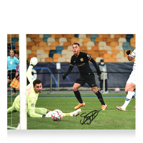 Icons Sergino Dest gesigneerde FC Barcelona foto