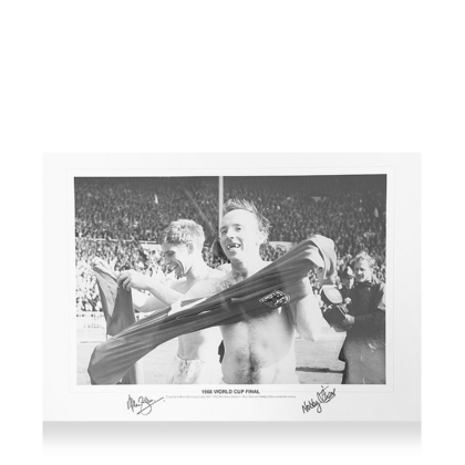 Alan Ball en Nobby Stiles gesigneerde Engeland foto