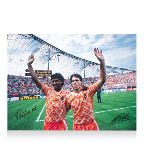 Icons Van Basten en Rijkaard gesigneerde Nederland foto 1988