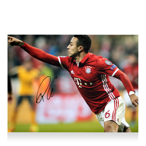 Icons Thiago Alcantara gesigneerde Bayern München foto