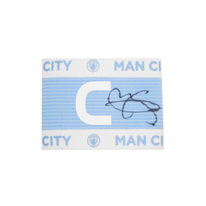 Yaya Toure gesigneerde Manchester City aanvoerdersband