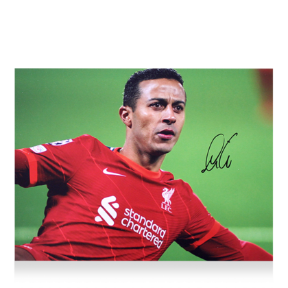 Thiago Alcantara gesigneerde Liverpool FC foto