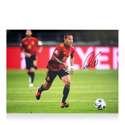 Thiago Alcantara gesigneerde Spanje foto