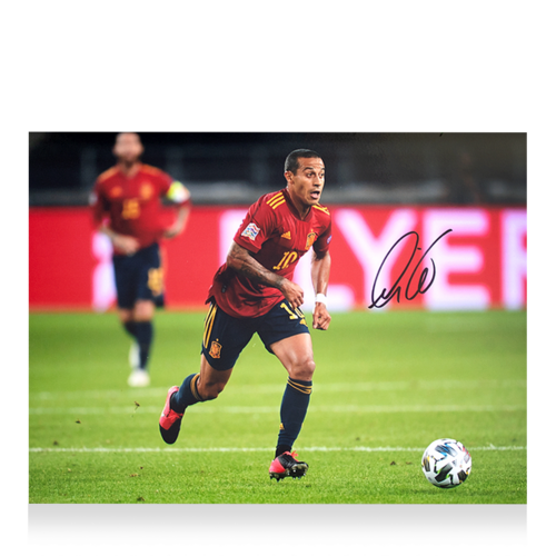 Icons Thiago Alcantara gesigneerde Spanje foto