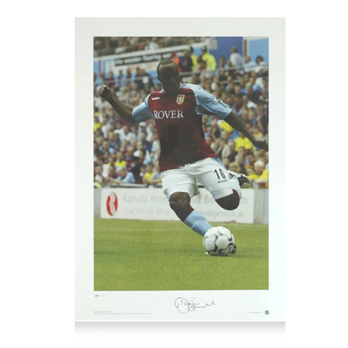 Icons Darius Vassell gesigneerde Aston Villa foto