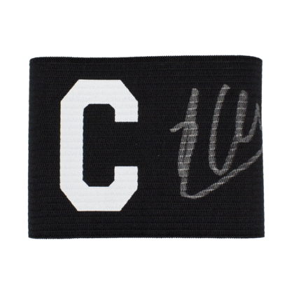 Xabi Alonso gesigneerde Liverpool FC aanvoerdersband