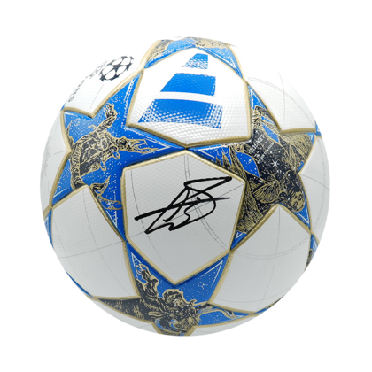 Gareth Bale gesigneerde voetbal