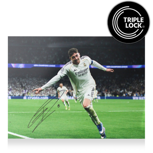 Icons Federico Valverde gesigneerde Real Madrid foto