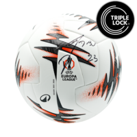 Icons Emiliano Martinez gesigneerde voetbal