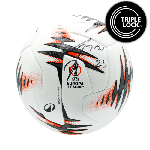 Icons Emiliano Martinez gesigneerde voetbal