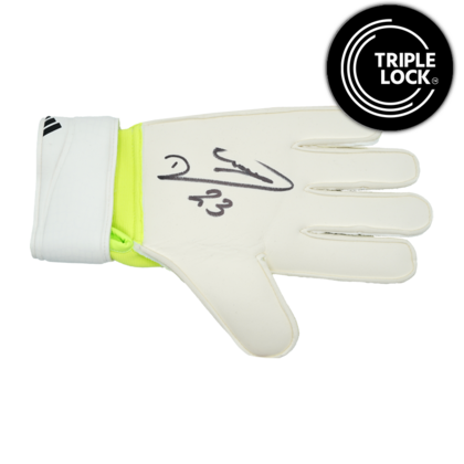 Emiliano Martinez gesigneerde keepershandschoen