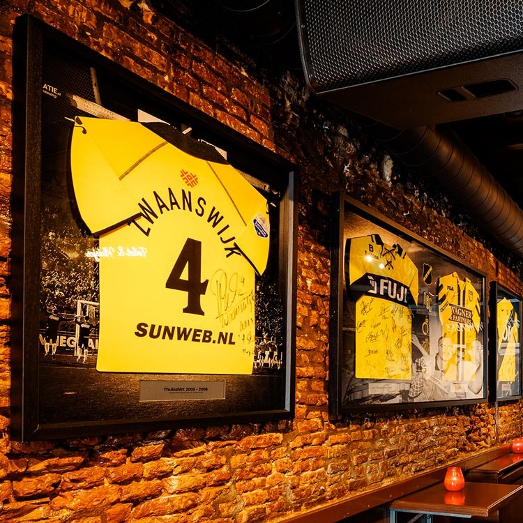 Ingelijste shirts NAC Breda