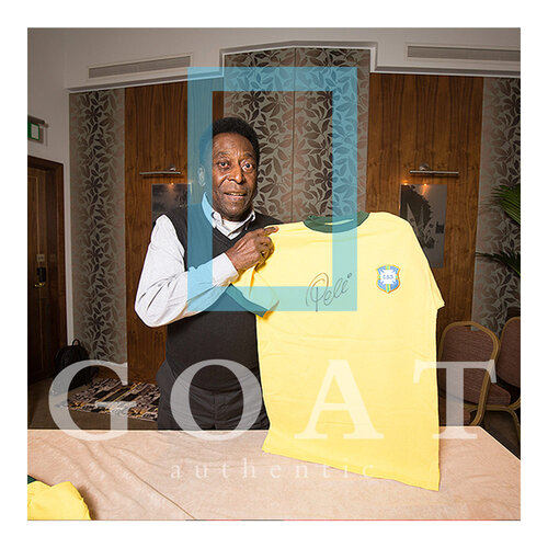 Pelé gesigneerd Brazilië WK 1970 shirt - ingelijst Pelé gesigneerd Brazilië WK 1970 shirt - ingelijst