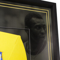 Pelé gesigneerd Brazilië WK 1970 shirt - ingelijst Pelé gesigneerd Brazilië WK 1970 shirt - ingelijst
