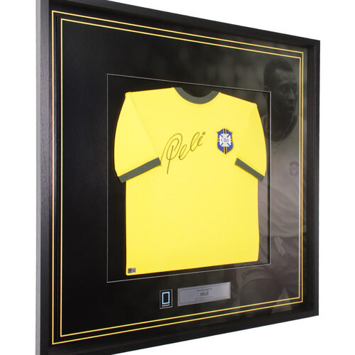 Pelé gesigneerd Brazilië WK 1970 shirt - ingelijst Pelé gesigneerd Brazilië WK 1970 shirt - ingelijst