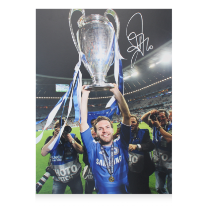 Juan Mata gesigneerde Chelsea foto