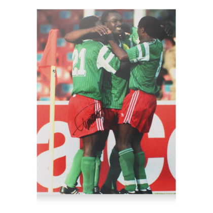 Roger Milla gesigneerde Cameroon foto