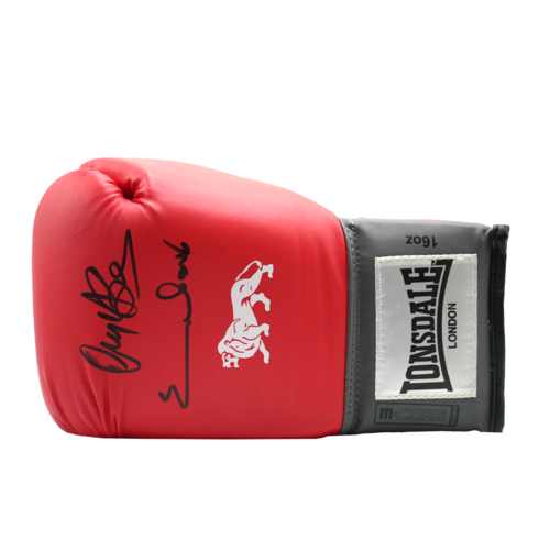 Icons Nigel Benn & Chris Eubank gesigneerde bokshandschoen