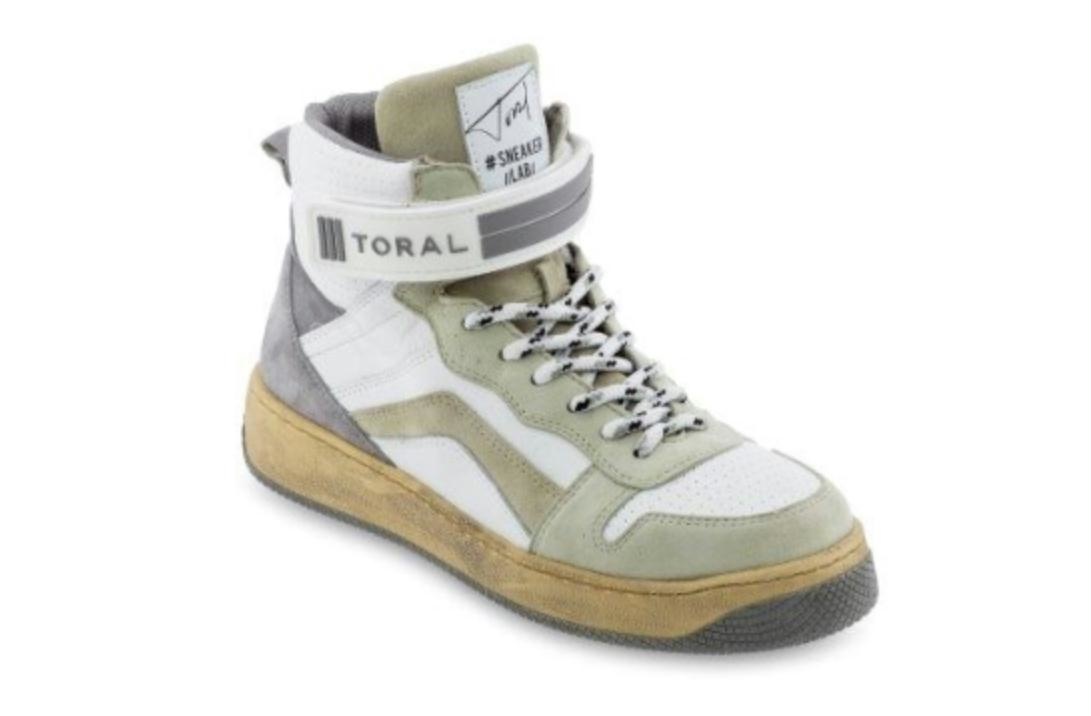 Featured image of post Toral Shoes Sneakers Experience the best of sneaker culture on the myntra app now