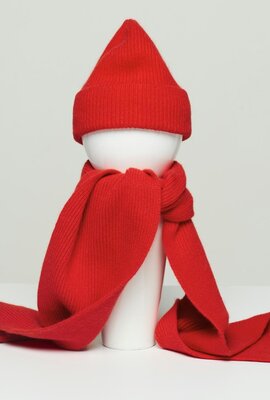 Le Bonnet Red Scarf