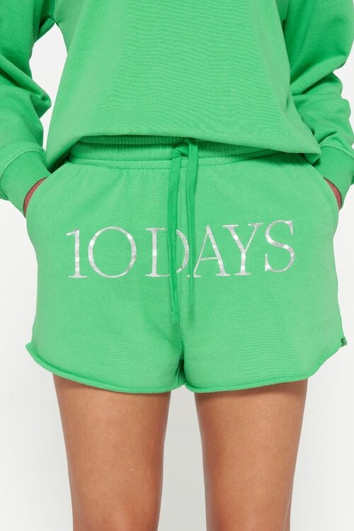 10Days Apple beach shorts logo