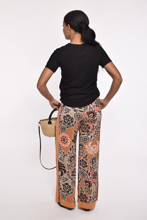 Neeve Zwart T-shirt Korte Mouw Crewneck