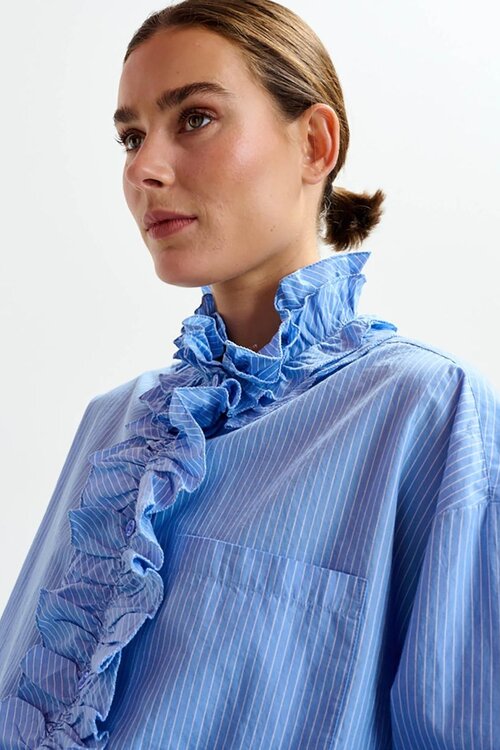 Essentiel Antwerp Blauw Ruffle Neckline Blouse
