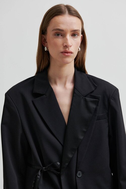 Second Female Black Drink Blazer