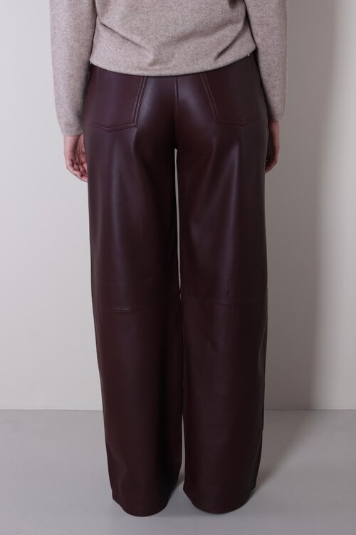 Studio AR by Arma Rood Kaia leren broek