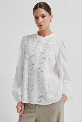 Second Female Witte Civenna Shirt