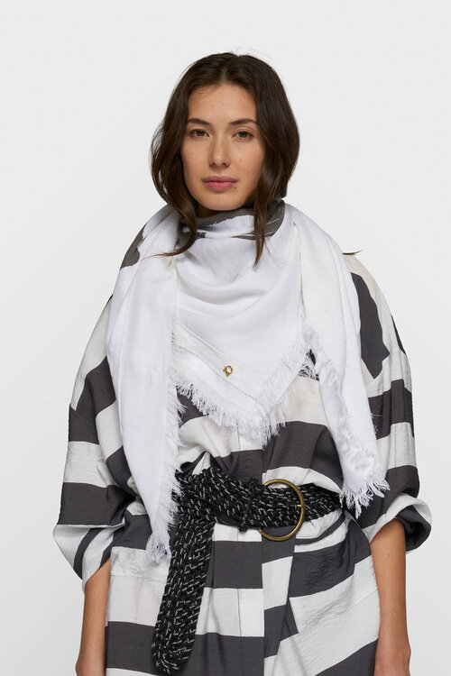 10Days White scarf love on top