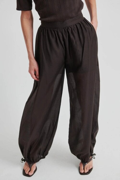 Second Female Bruine Hidie Trousers