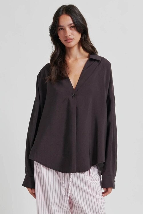 Second Female Bruine Timeline Blouse