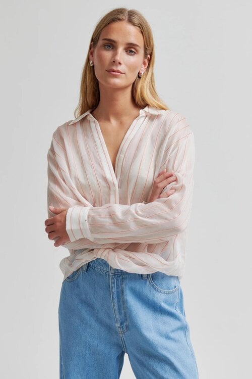 Second Female Lichtroze Chevy Shirt