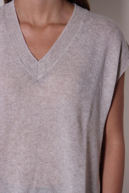 Absolut Cashmere Beige Samantha Mouwloze trui