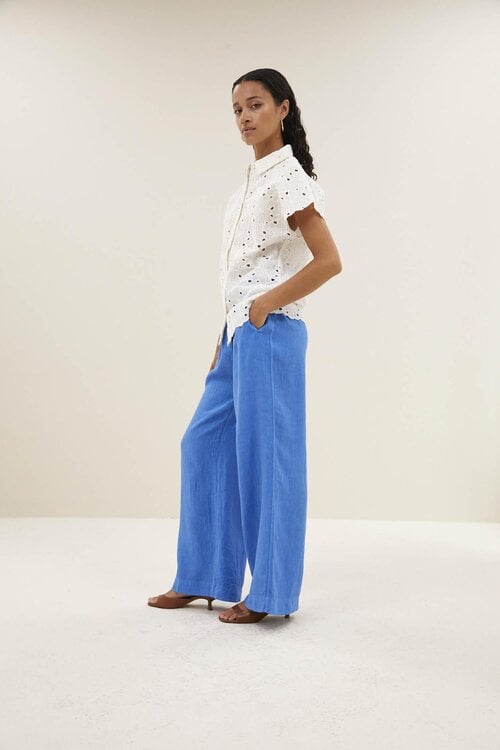 By Bar Off White Karly Flower Blouse